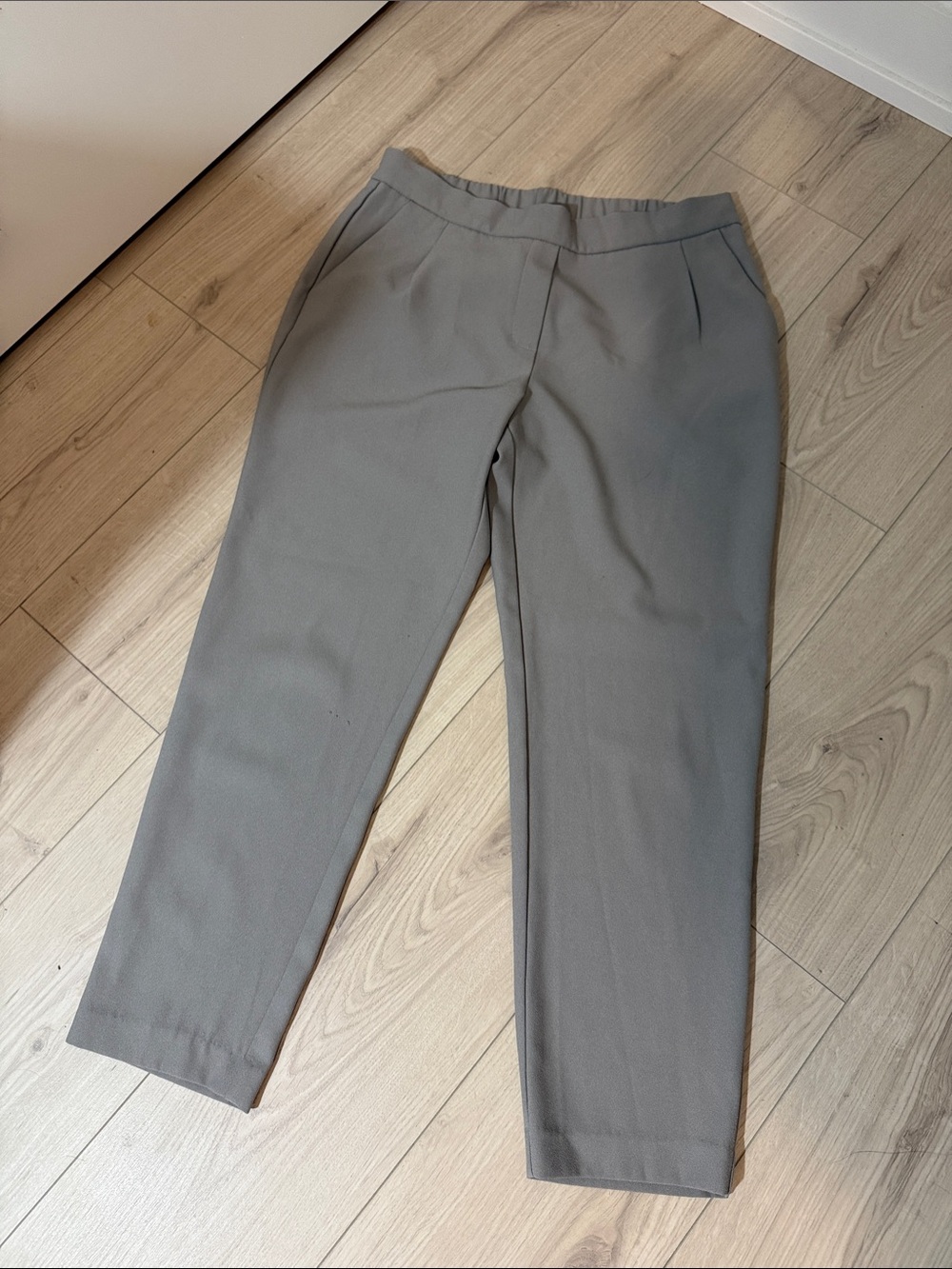 Classic Straight-Leg Pants for Women in Light Gray